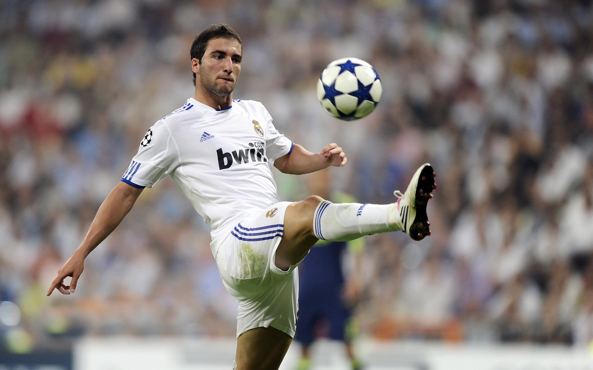 ky体育中国-巴黎客场大胜朗斯,姆巴佩梅开二度,大巴黎4-0大胜 姆巴佩2球